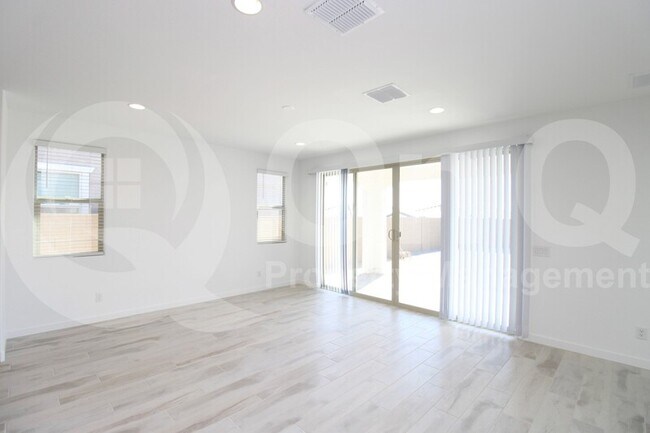 2053 W Sienna Bouquet Pl Phoenix, AZ 85085 photo 4