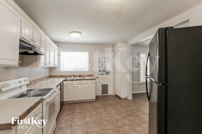 1357 W Sells Dr Phoenix, AZ 85013 photo 4
