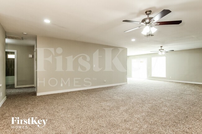 8038 W Windrose Dr Peoria, AZ 85381 photo 2