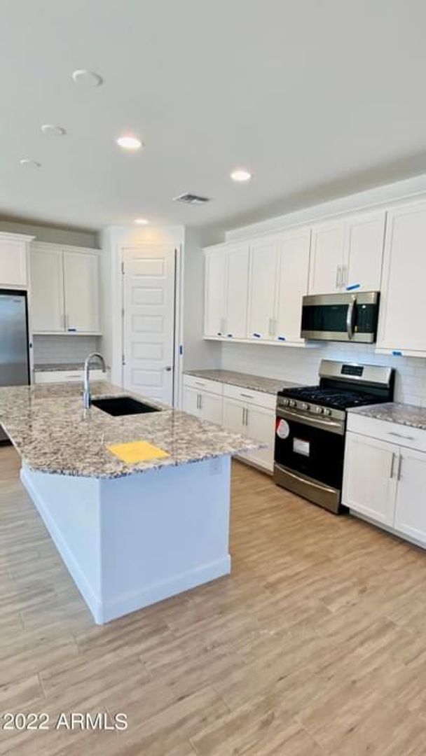 1629 W Monte Way Phoenix, AZ 85041 photo 4