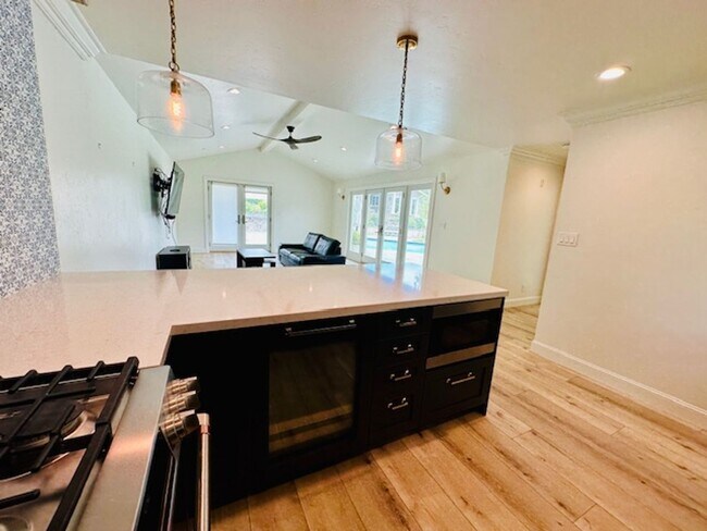 15590 Palos Verdes Dr Monte Sereno, CA 95030 photo 5