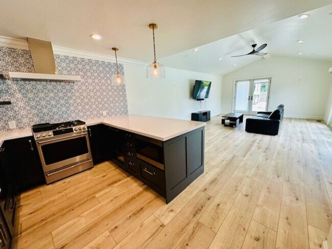 15590 Palos Verdes Dr Monte Sereno, CA 95030 photo 3