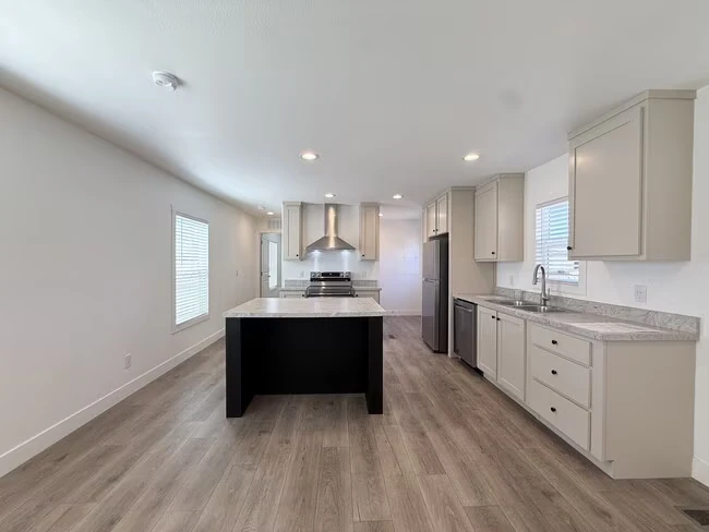 2060 N Center St Mesa, AZ 85201 photo 4