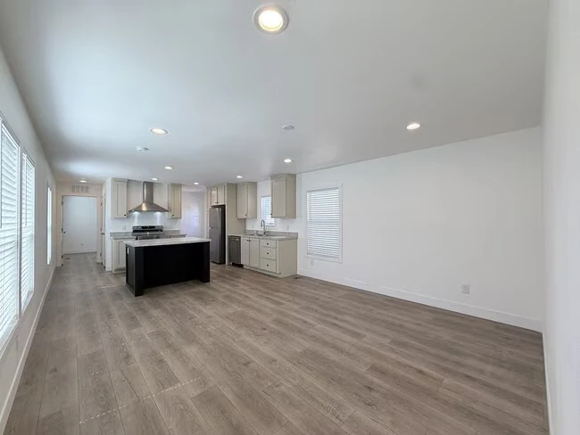 2060 N Center St Mesa, AZ 85201 photo 3