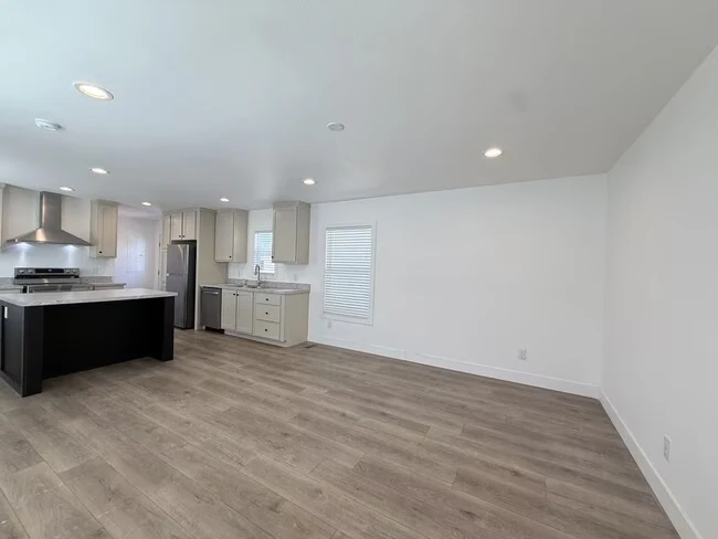 2060 N Center St Mesa, AZ 85201 photo 2