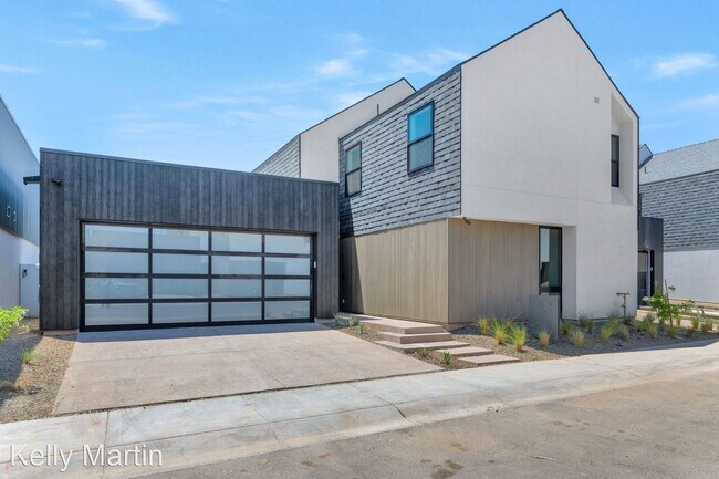 1325 E Pomelo Grove Ln Phoenix, AZ 85014 photo 2