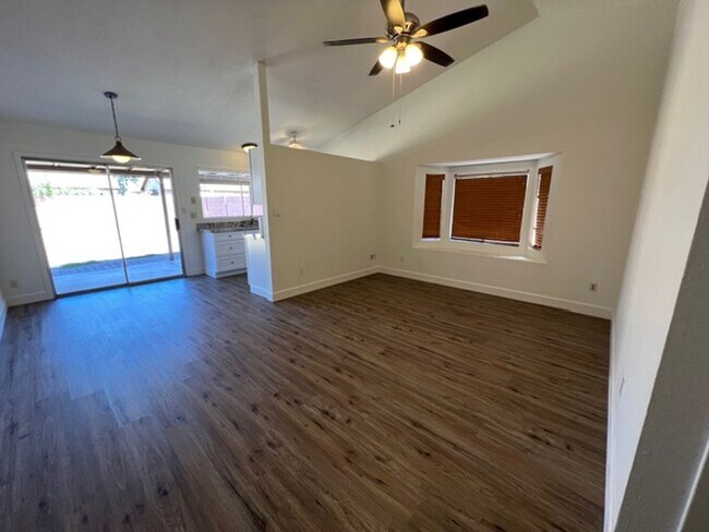 2836 E Irwin Ave photo 4