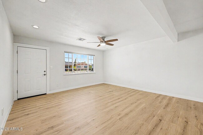 2526 W Orchid Ln Phoenix, AZ 85021 photo 4