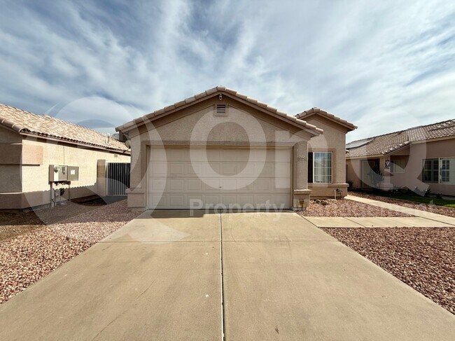 10423 W Reade Ave Glendale, AZ 85307 photo 2