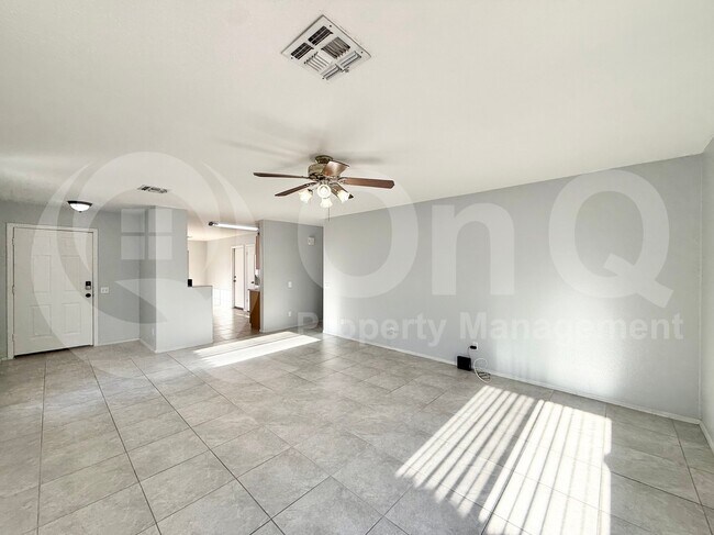10423 W Reade Ave Glendale, AZ 85307 photo 3