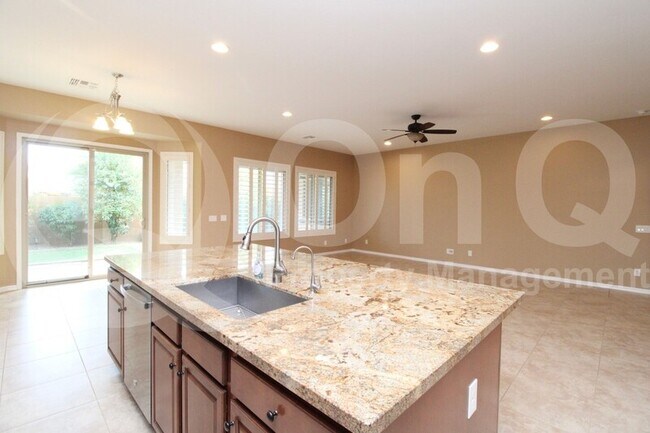 8039 W Molly Dr Peoria, AZ 85383 photo 5