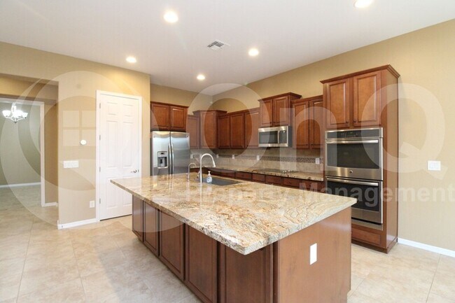 8039 W Molly Dr Peoria, AZ 85383 photo 3