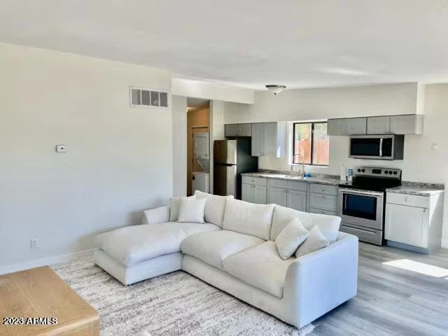 453 W University Dr Mesa, AZ 85201 photo 3