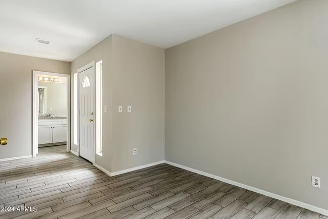 619 E Jensen Street photo 5