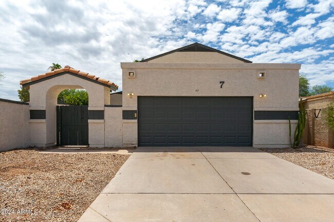 619 E Jensen Street