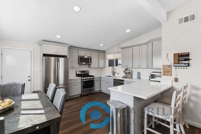 2047 Finch Ln San Diego, CA 92123 photo 3