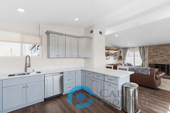 2047 Finch Ln San Diego, CA 92123 photo 4