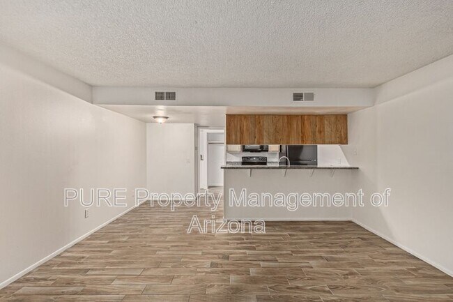 8847 North 8th St Phoenix, AZ 85020 photo 4