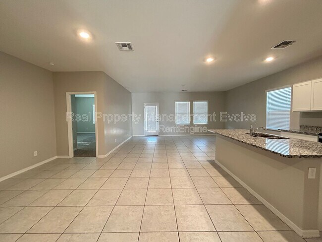 6511 W Magdalena Ln Phoenix, AZ 85339 photo 3