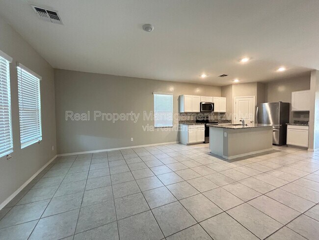 6511 W Magdalena Ln Phoenix, AZ 85339 photo 4