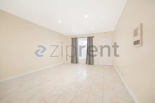 Unit 115 photo 2