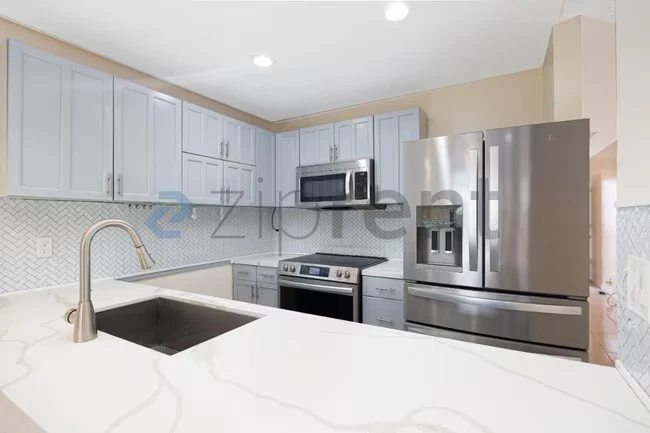 Unit 115 photo 5
