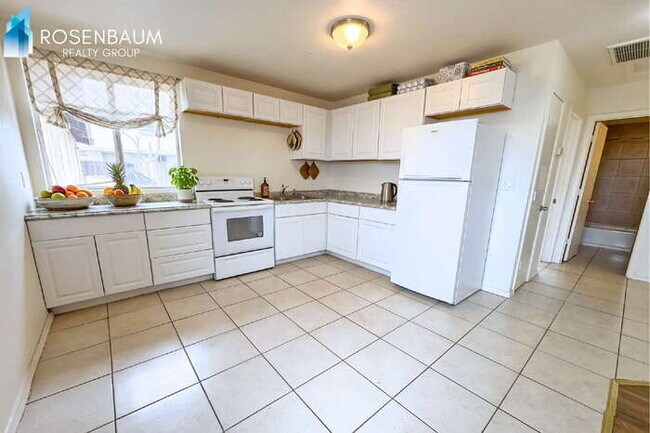 1702 W Shangri La Rd Phoenix, AZ 85029 photo 4