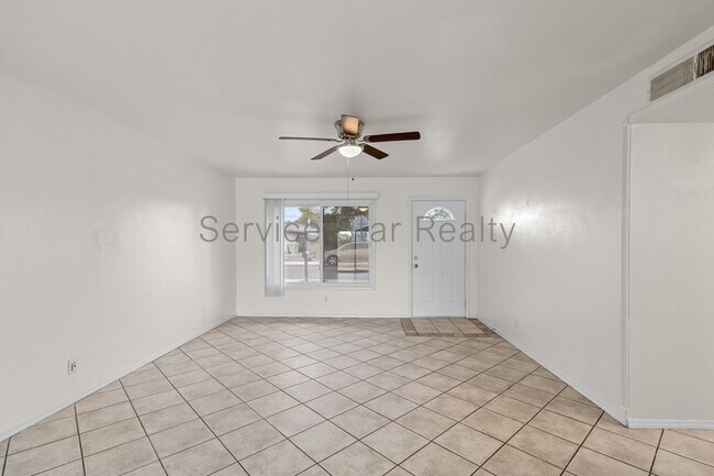 8414 N 56th Ave Glendale, AZ 85302 photo 3
