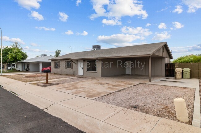 8414 N 56th Ave Glendale, AZ 85302 photo 2