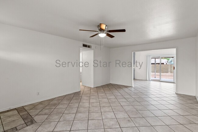 8414 N 56th Ave Glendale, AZ 85302 photo 4