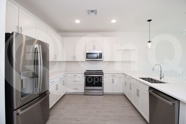 7971 W Hayward Ave Glendale, AZ 85303 photo 3
