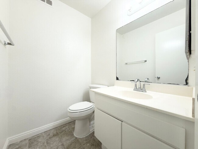 2140 Via Camino Verde Oceanside, CA 92054 photo 5