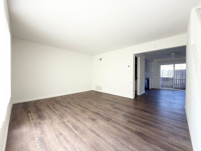 2140 Via Camino Verde Oceanside, CA 92054 photo 2