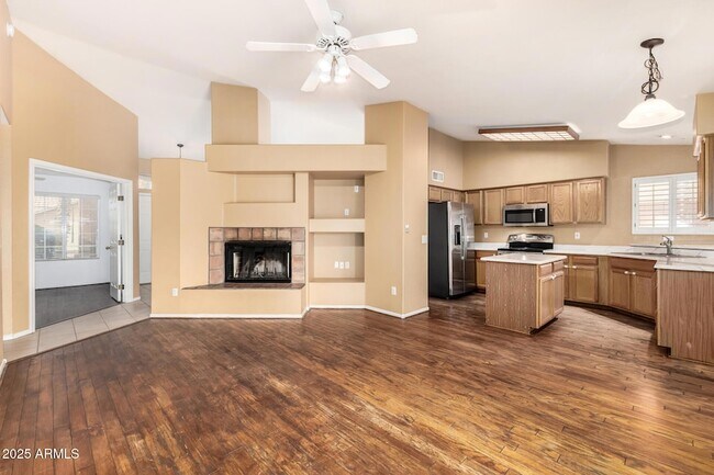 15221 N 87th Dr Peoria, AZ 85381 photo 3