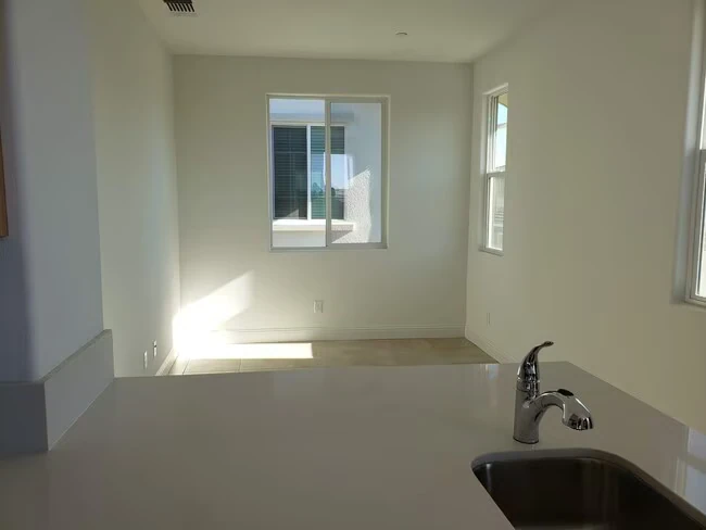 1469 Terra Verde St Tracy, CA 95391 photo 5