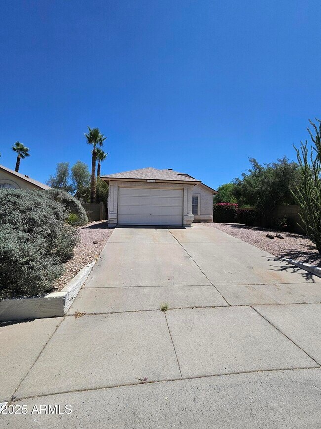 3040 E Bluefield Ave Phoenix, AZ 85032