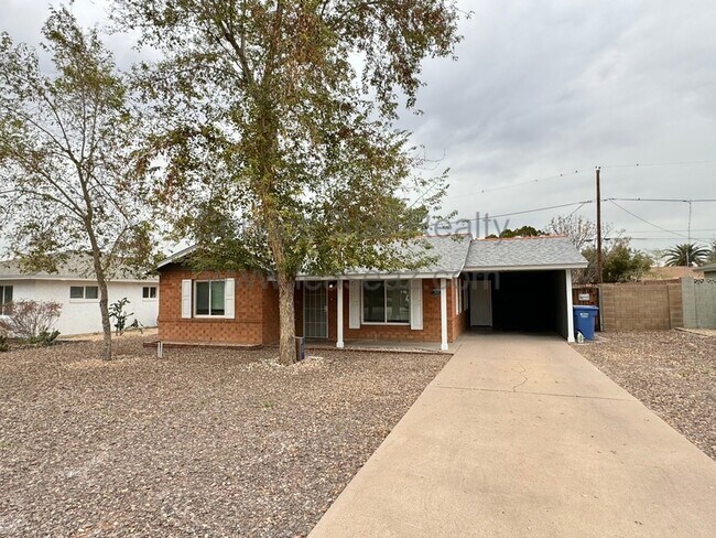 2908 E Avalon Dr Phoenix, AZ 85016 photo 2