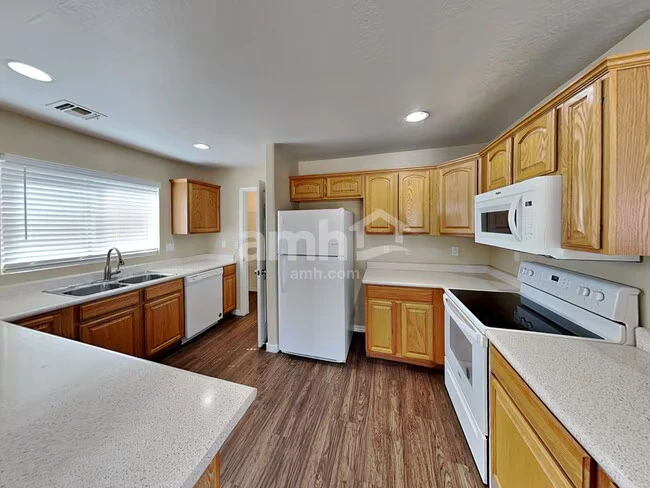 11229 W Mariposa Dr Phoenix, AZ 85037 photo 3