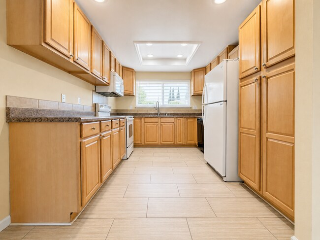 137 Washington Dr Milpitas, CA 95035 photo 2
