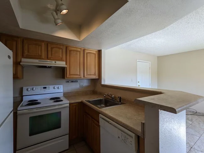 3535 W Tierra Buena Ln Phoenix, AZ 85053 photo 4