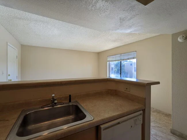 3535 W Tierra Buena Ln Phoenix, AZ 85053 photo 2