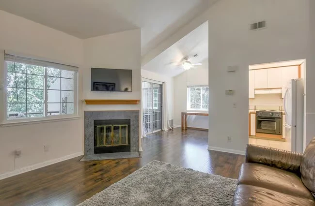 977 Warburton Ave Santa Clara, CA 95050 photo 4