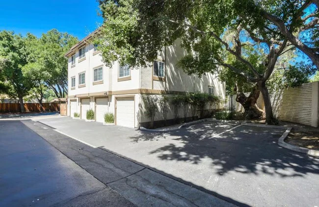 977 Warburton Ave Santa Clara, CA 95050 photo 2