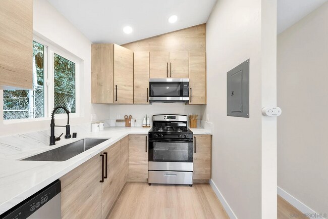 5515 Lauretta St San Diego, CA 92110 photo 4
