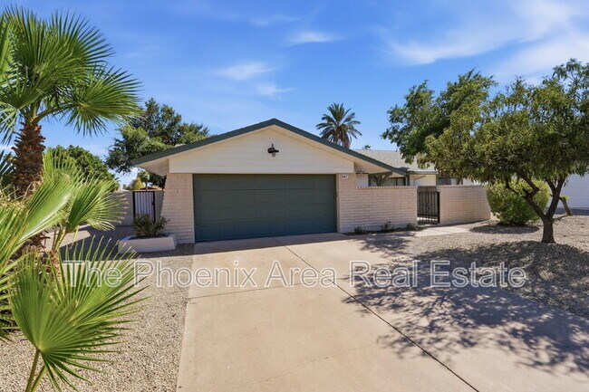 447 E Carson Dr Tempe, AZ 85282 photo 3