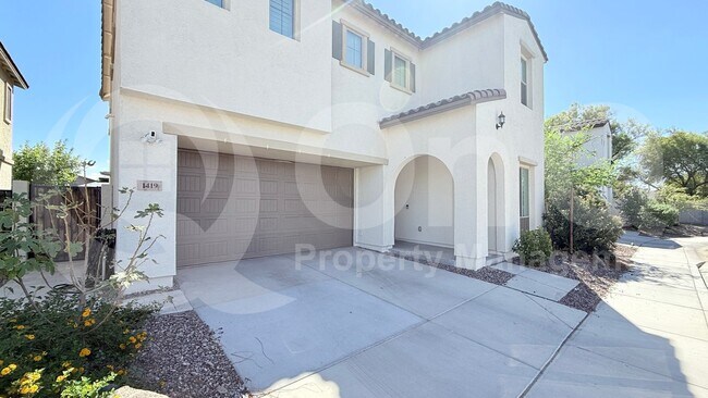 1419 E Town and Country Ln Phoenix, AZ 85014 photo 2