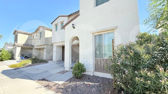 1419 E Town and Country Ln Phoenix, AZ 85014 photo 5