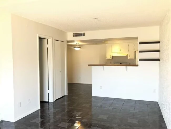 2121 W Royal Palm Rd Phoenix, AZ 85021 photo 5