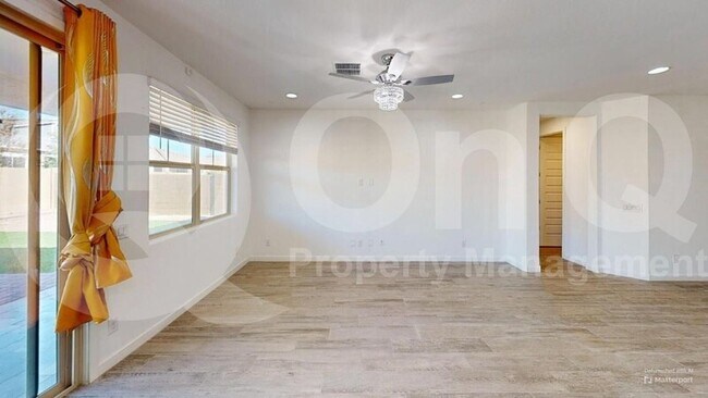 202 E Capricorn Way Chandler, AZ 85249 photo 4