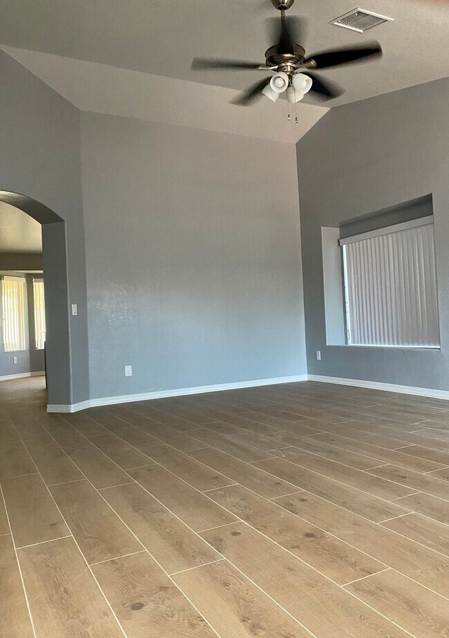 6528 N 80th Ave Glendale, AZ 85303 photo 3